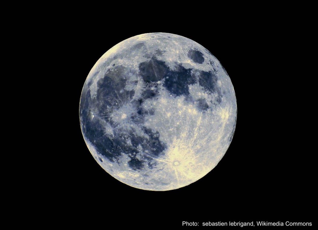 Full moon in black sky.