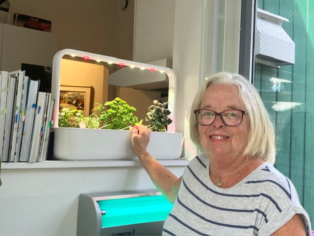 Marie in front of her Click and Grow garden.